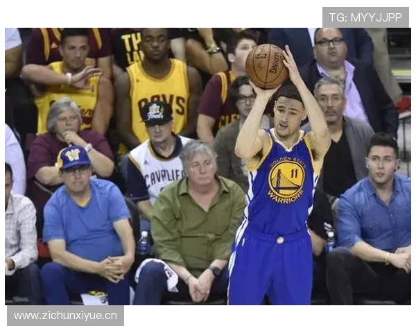 乔丹·汤普森训练完直接去超市抢购蛋白粉，这自律程度让隔壁健身房情侣都沉默了